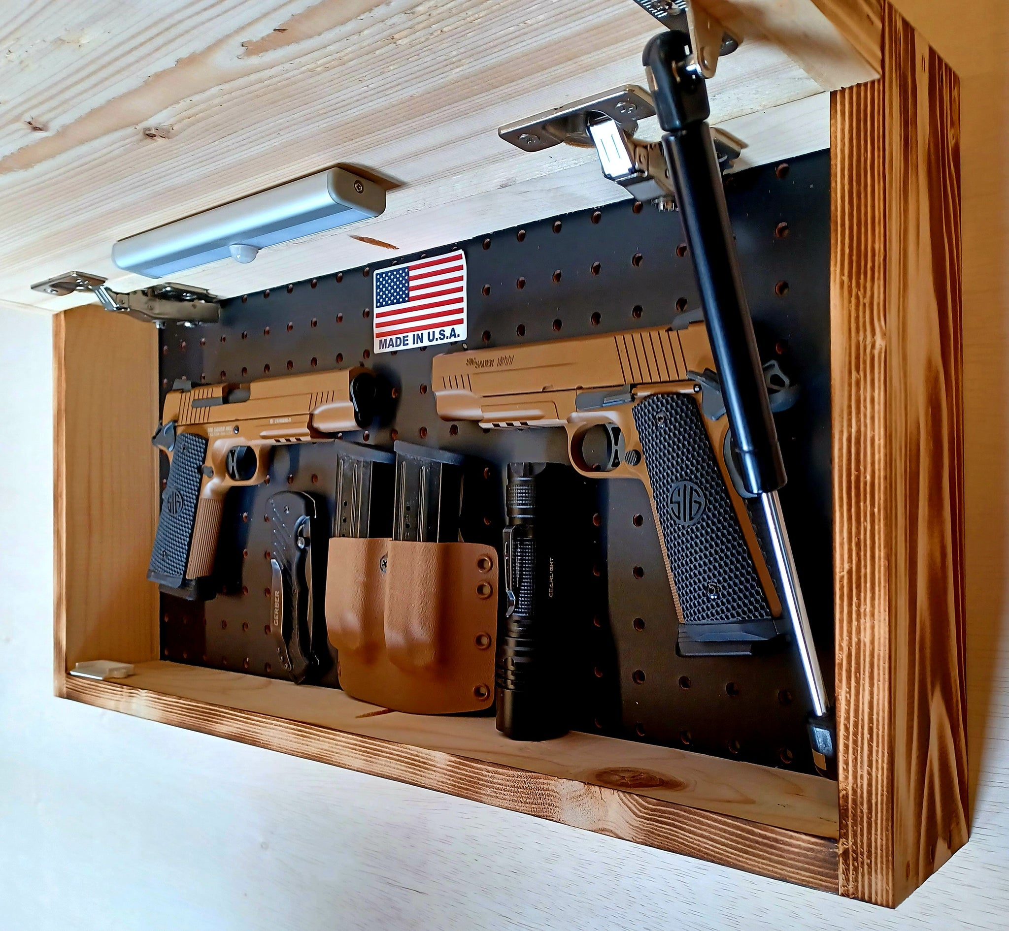 Flag Case w/ Hidden Gun Storage - Atlanta Cutlery Corporation